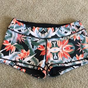 Vull Sport Tropics Shorts - size L, runs big!